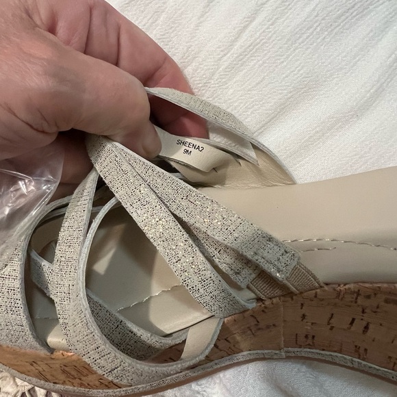 Donald Pliner - Picture 10 of 10